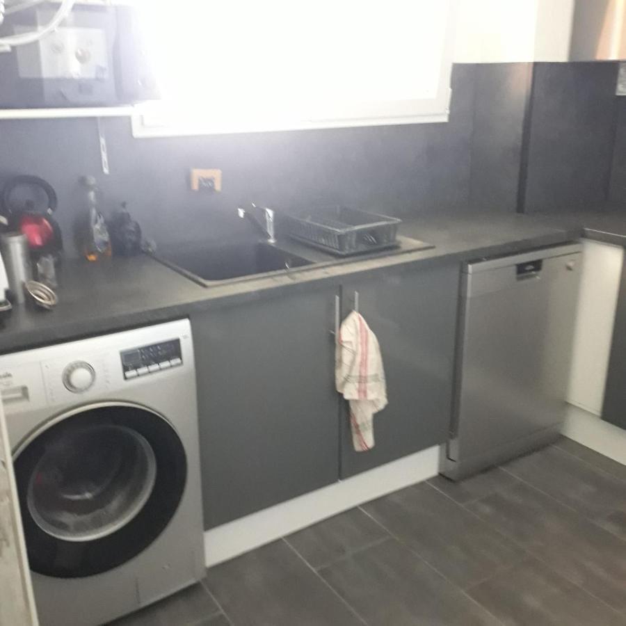 Appartement En Duplex Au 3Ieme Etage Sans Ascenseur Hyeres Luaran gambar